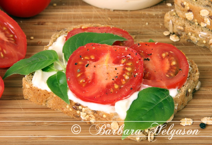 Tomato sandwich