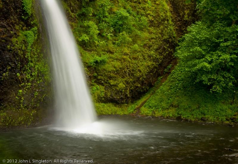 Lower Horsetail Falls, Oregon 2 - ID: 13174110 © John Singleton