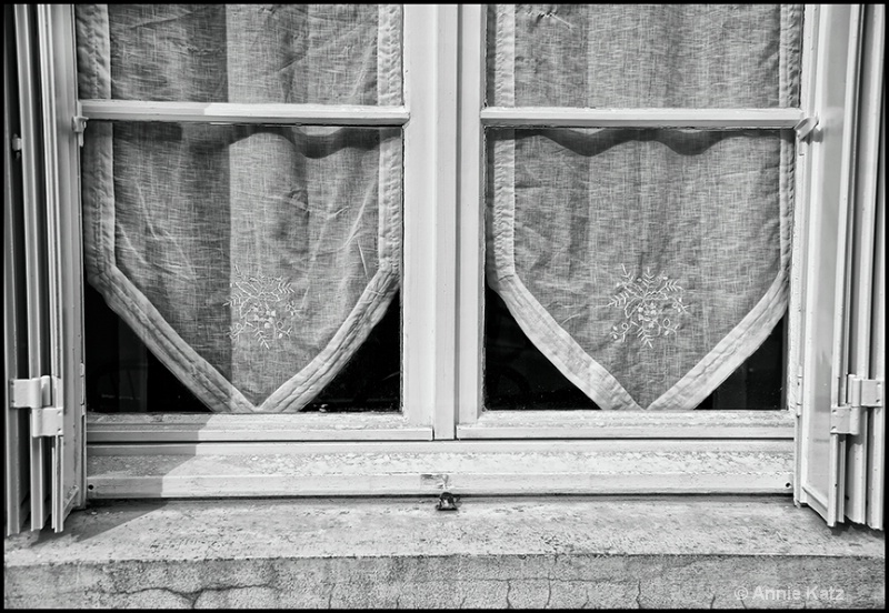 french window 2-b w - ID: 13175846 © Annie Katz