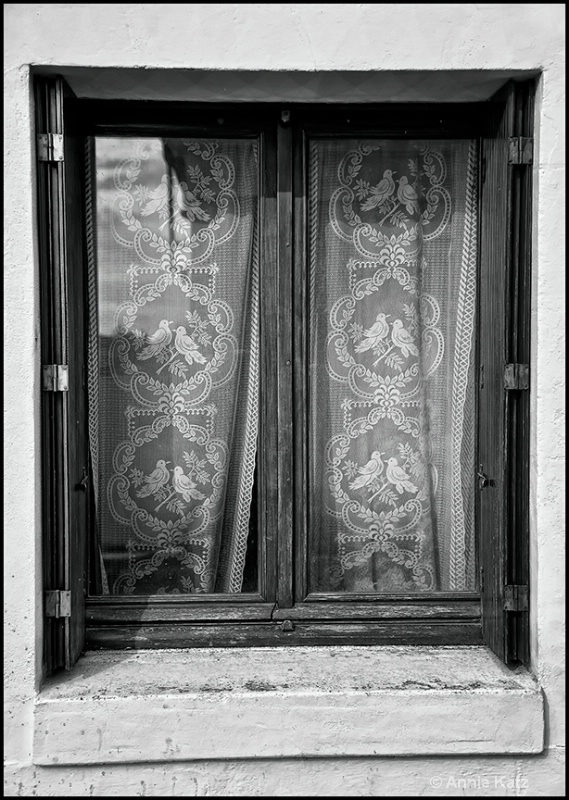 french window-b w - ID: 13175850 © Annie Katz