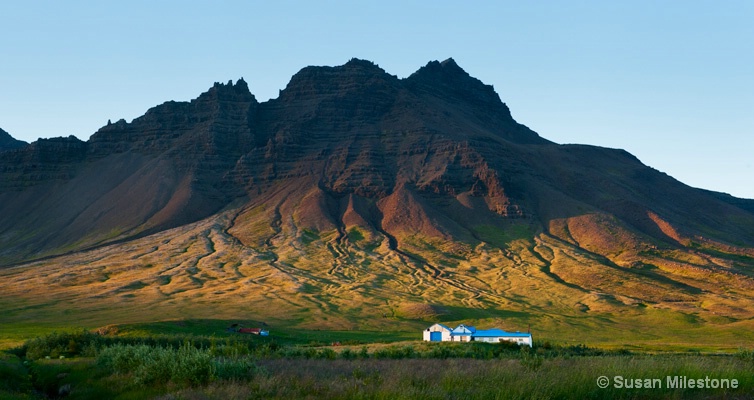 Mountains & House Iceland 9340 - ID: 13181298 © Susan Milestone