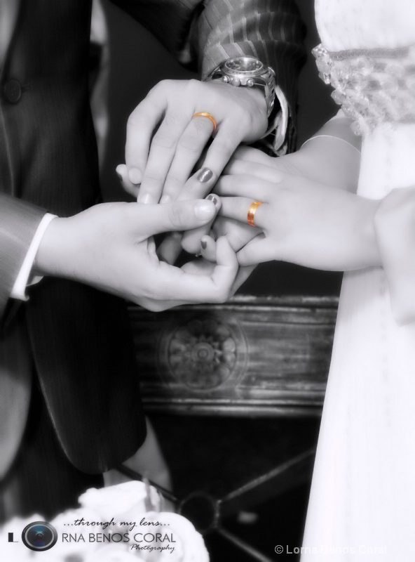 their wedding ring