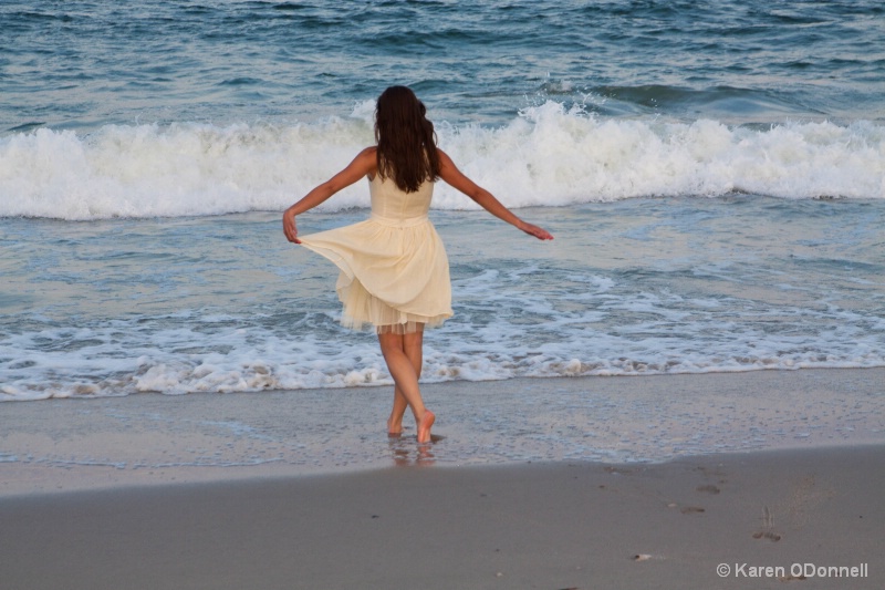 Curtsy to the ocean!