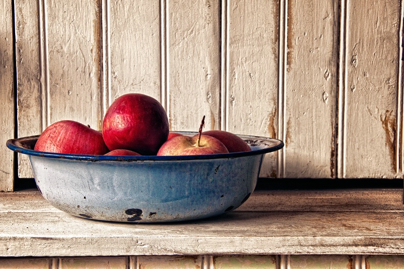 apples in a bowl