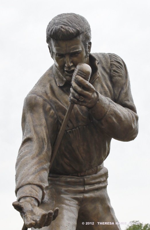 Elvis Statue 2012 - ID: 13273562 © Theresa Marie Jones