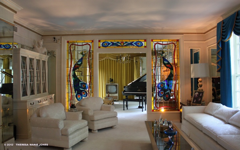Graceland Living/Piano Room - ID: 13273595 © Theresa Marie Jones