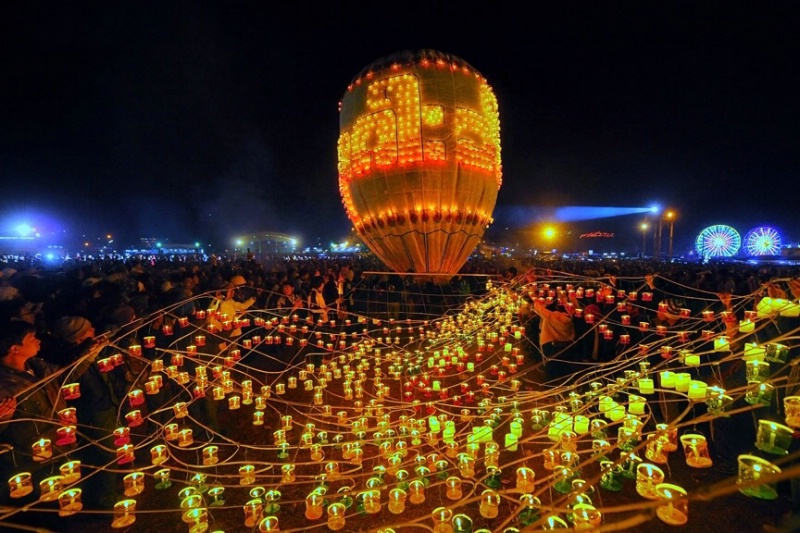 Fire balloon in myanmar