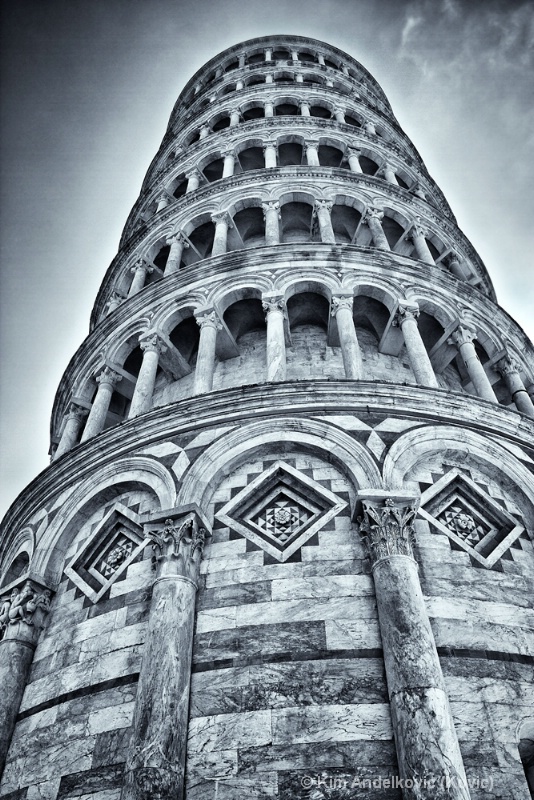 Leaning Tower of Pisa - up close