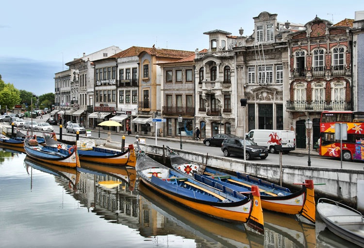 Aveiro and its Moliceiros boats