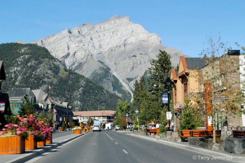 Main Street, Banff - ID: 13397389 © Terry Jennings
