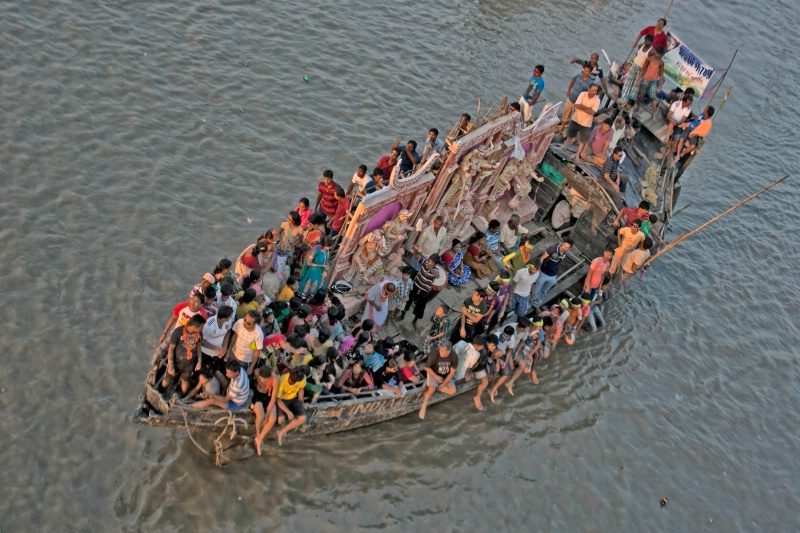 Floating crowd