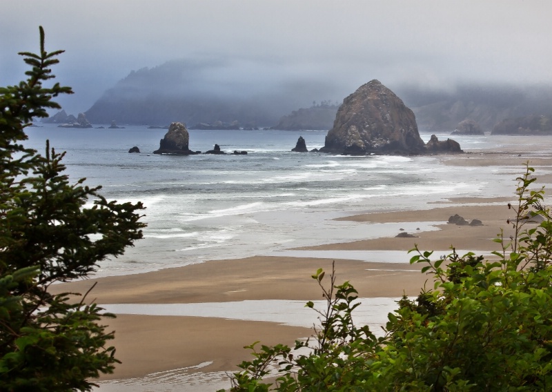 Haystack Rock EP - ID: 13466930 © Patricia A. Casey