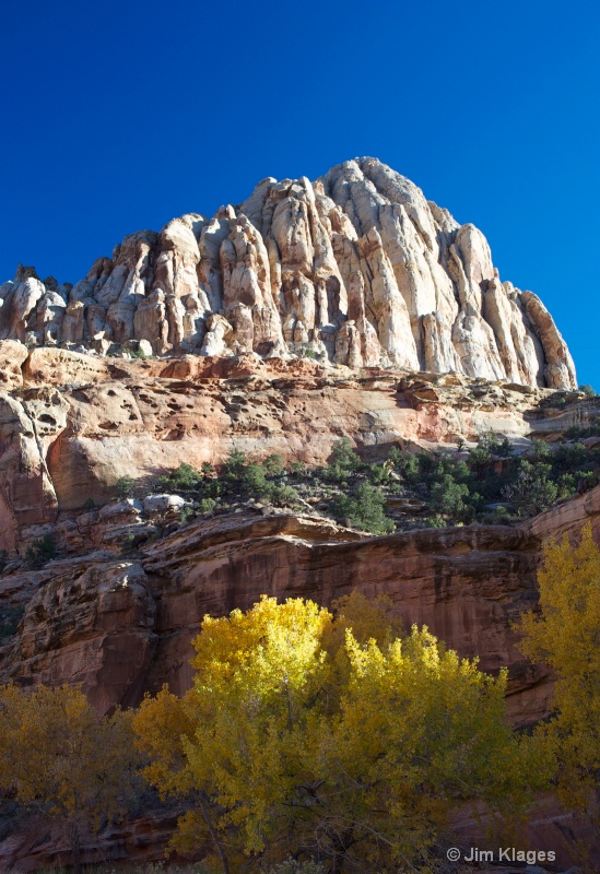 Rock formation with fall color - ID: 13528497 © Jim Klages
