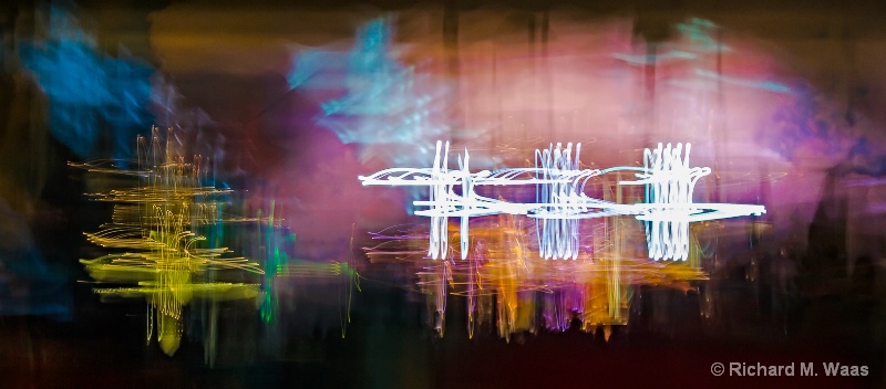 Oscillating Colors - ID: 13620945 © Richard M. Waas