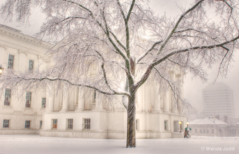 Virginia State Capitol in Snow II - ID: 13650951 © Wanda Judd