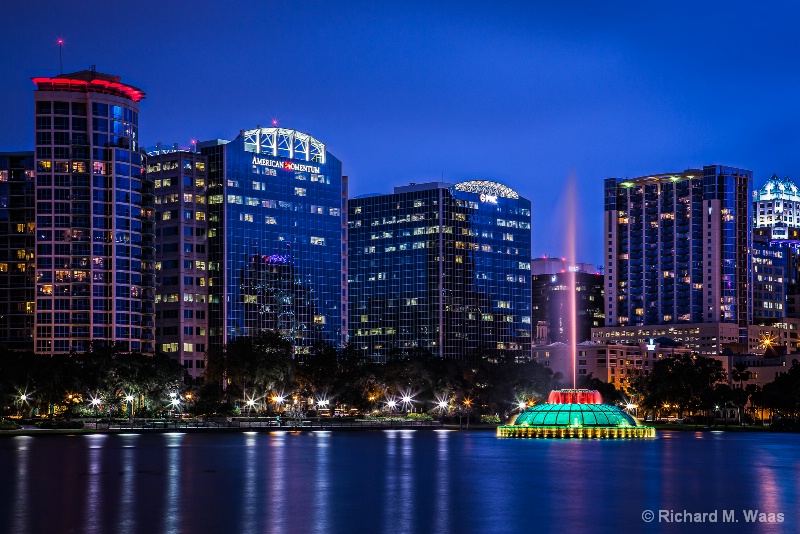 Twilight over Lake Eola in Orlando, FL