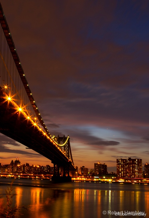 Manhattan Bridge at Night - ID: 13701500 © Robert Hambley