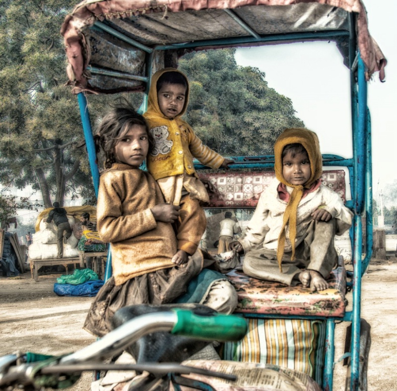 INDIA5788/ Rickshaw wallah's kids