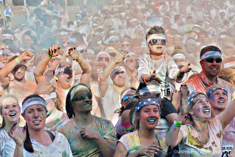 color run crowd