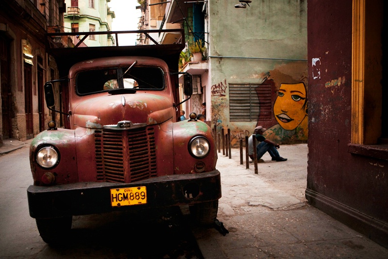 Truck and Yellow Face, Havana - ID: 13713411 © Susan Gendron