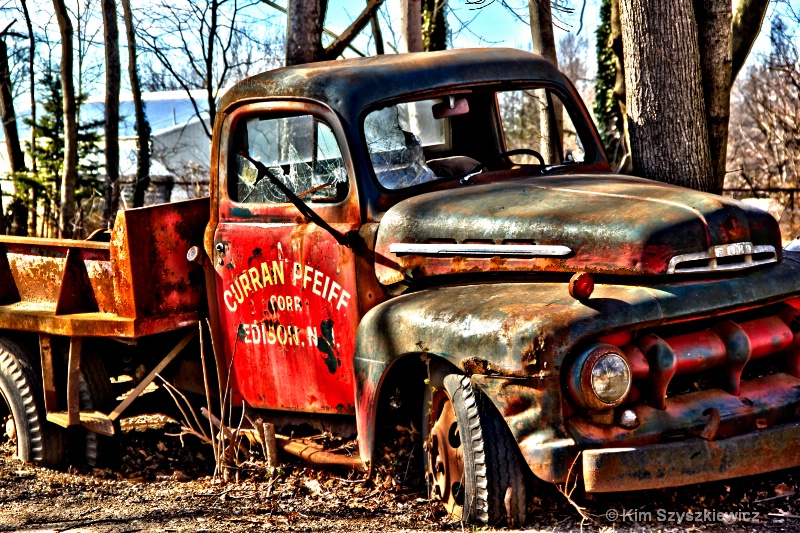 Rusted old Ford