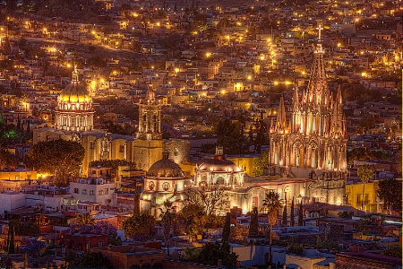 La Parroquia at night