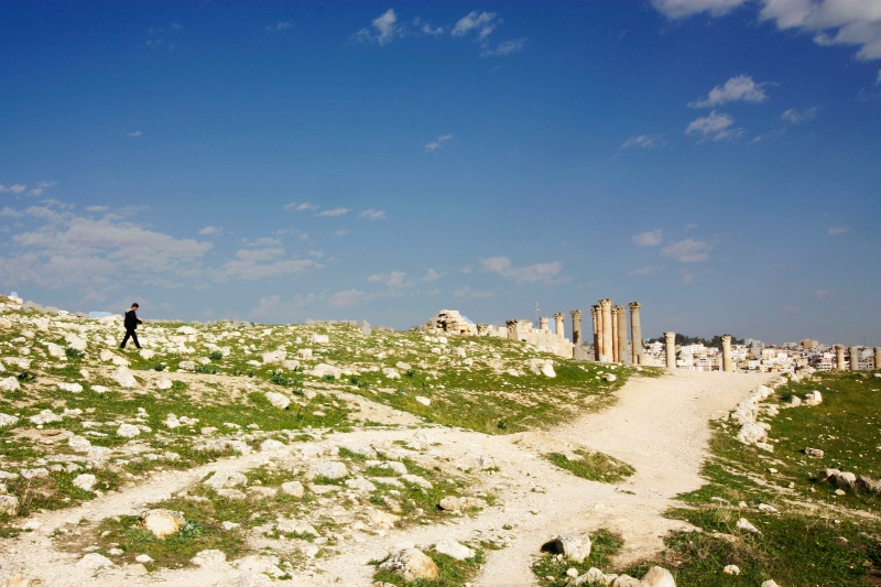 jerash_man walking