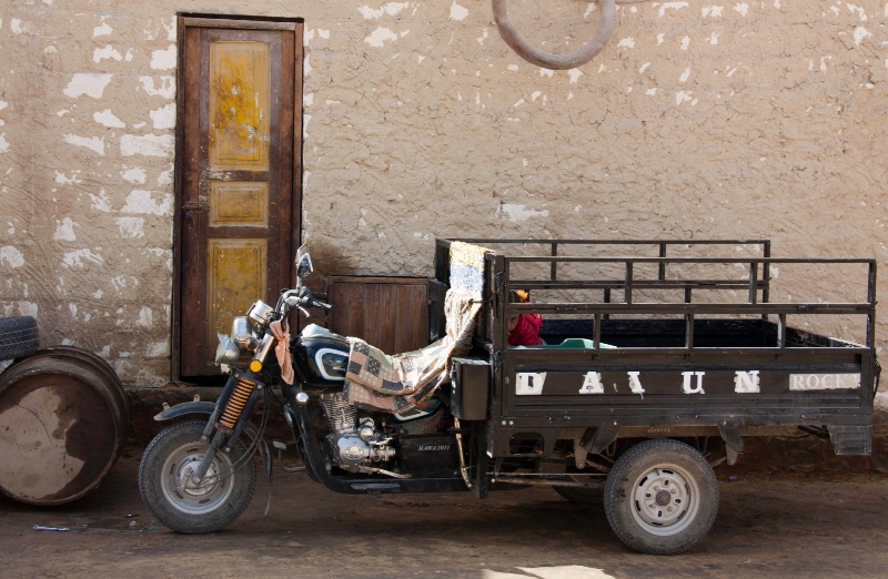 girl door cart _ siwa oasis