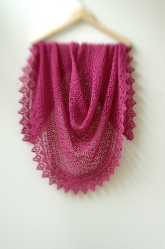 Curved Shawl - ID: 13857867 © Nora Odendahl
