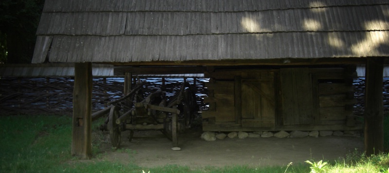 Open air museum of typical Romanian houses - ID: 13956062 © Mike D. Perez