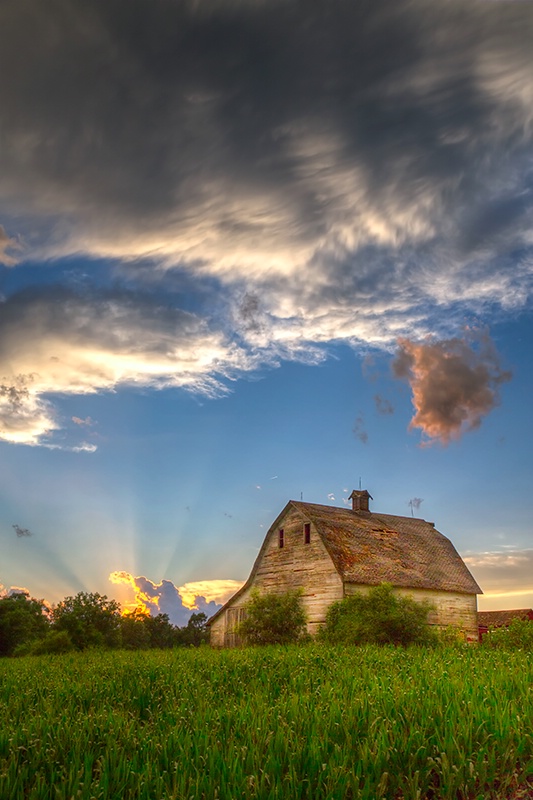 A Barn and the Sun