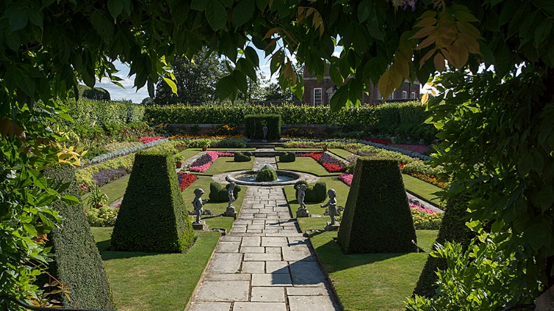 Hampton Court Garden