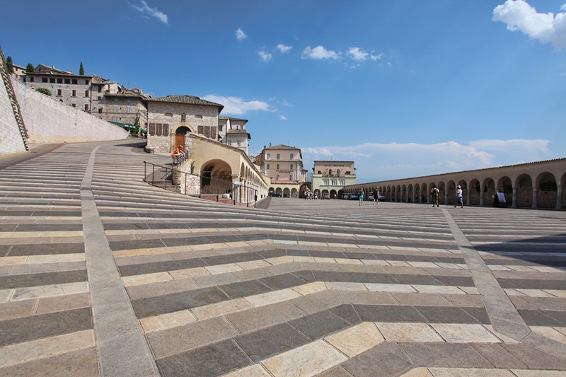 <b>Piazza di San Francesco Assisi</b>