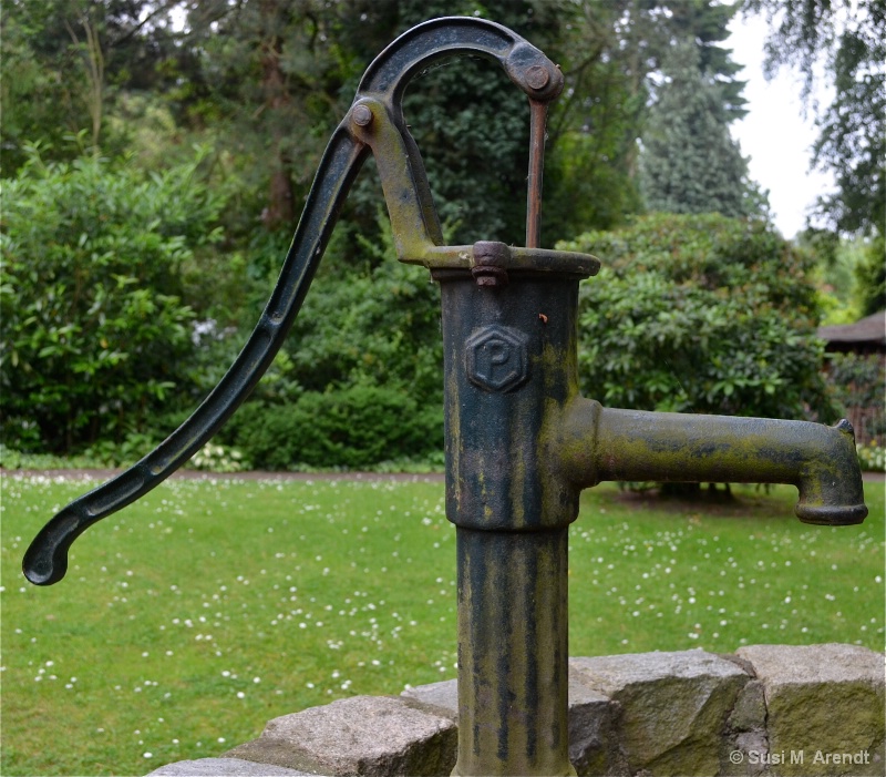 Waterpump - ID: 14097197 © Susanne M. Arendt