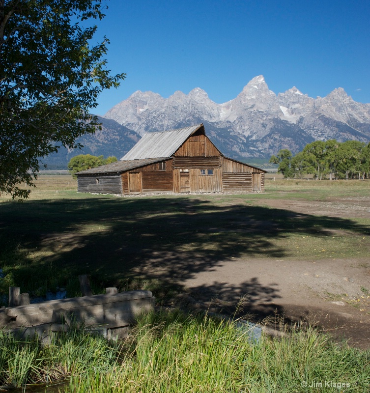 Barn Along Mormon Row - ID: 14191508 © Jim Klages