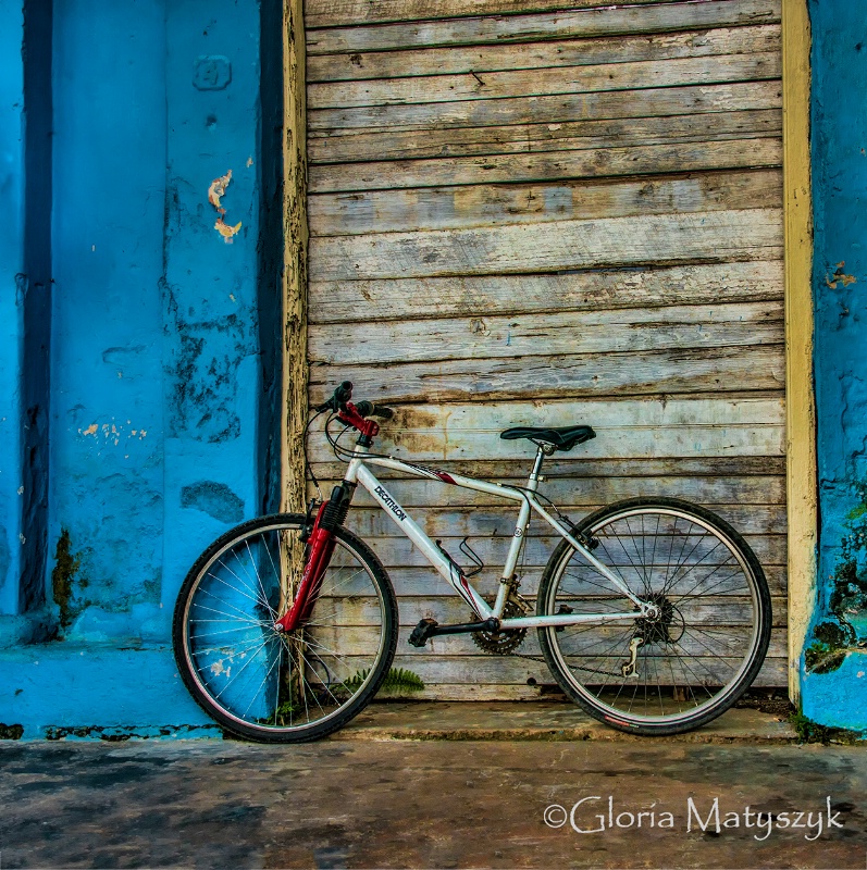 Bicycle - Vinales, Cuba - ID: 14274247 © Gloria Matyszyk
