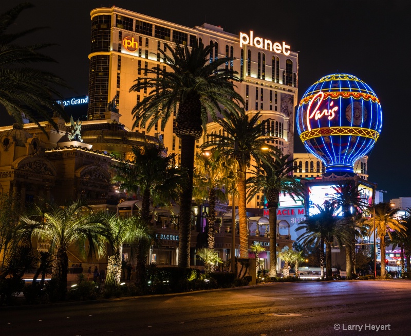 The Las Vegas Strip at Night - ID: 14332202 © Larry Heyert