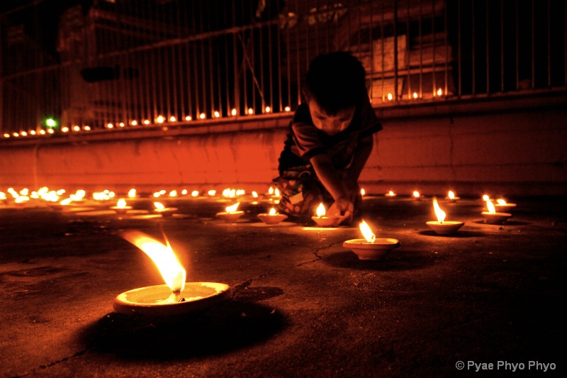 Child lighting with oil fire.