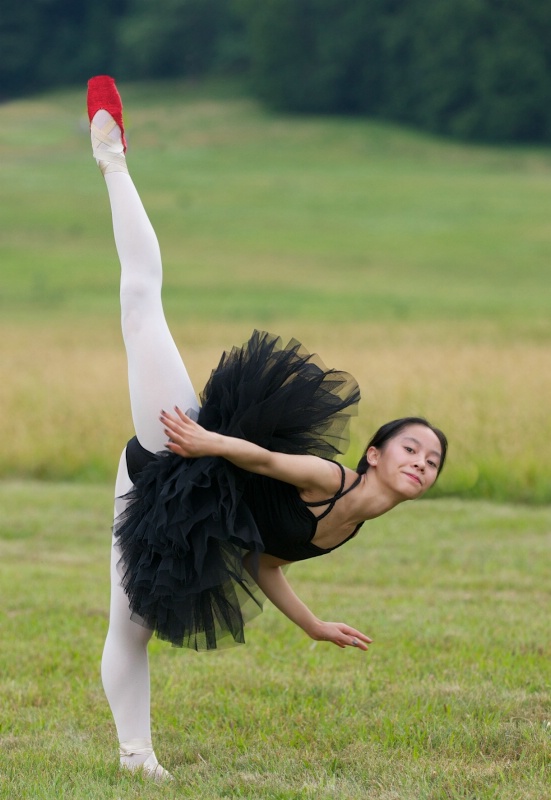 Yumiko in Red Pointe Shoes