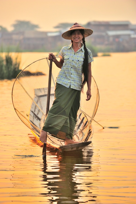 Fishergirl - ID: 14362480 © Kyaw Kyaw Winn