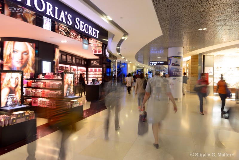 Singapore shopping mall - ID: 14392842 © Sibylle G. Mattern