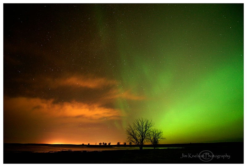 Combination of city light and Aurora - ID: 14395415 © Jim D. Knelson