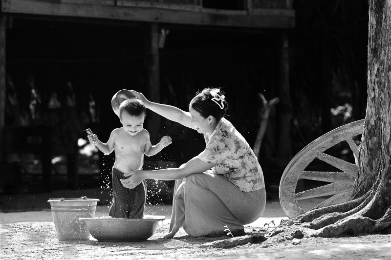 Mother and child - ID: 14417059 © Kyaw Kyaw Winn