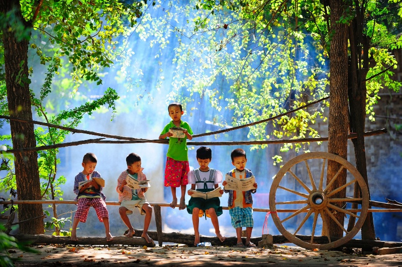 Hello Morning - ID: 14428070 © Kyaw Kyaw Winn