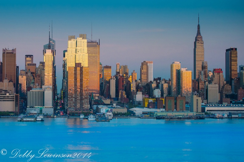Manhattan's Calm Moment - ID: 14483150 © Deborah C. Lewinson