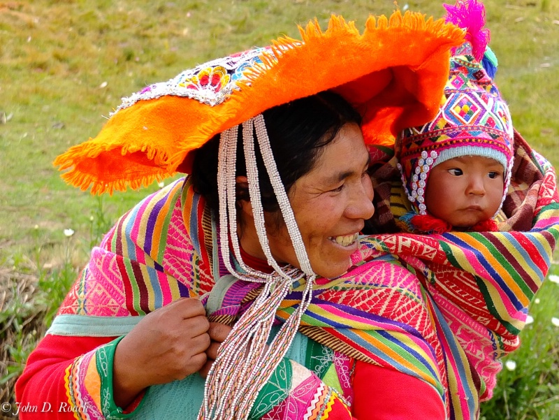 Peru - mother and child - ID: 14490573 © John D. Roach