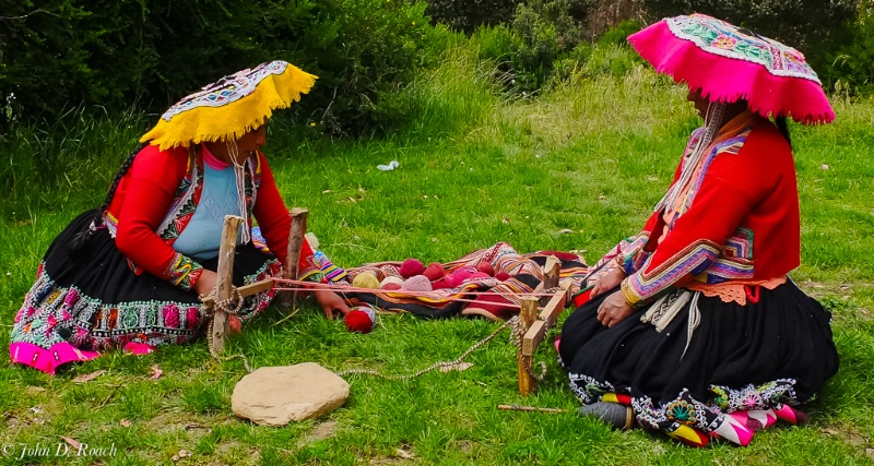 Peru - Weaving #1 - ID: 14490581 © John D. Roach