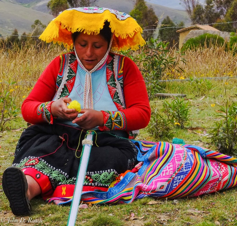 Peru - woman's work #1 - ID: 14490583 © John D. Roach