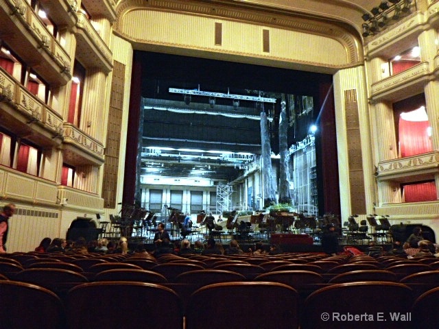 vienna opera house preparing for next opera