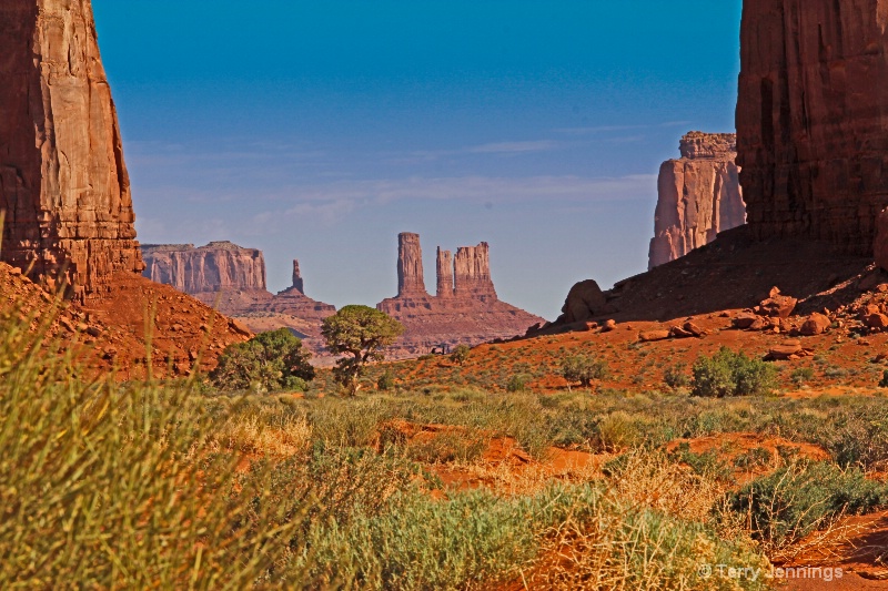 Majestic Monument Valley - ID: 14525457 © Terry Jennings
